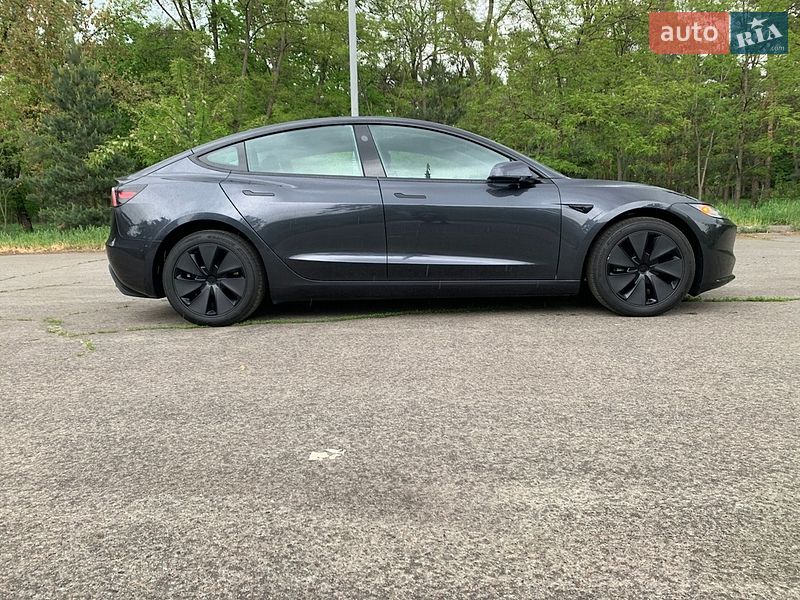 Седан Tesla Model 3 2024 в Києві