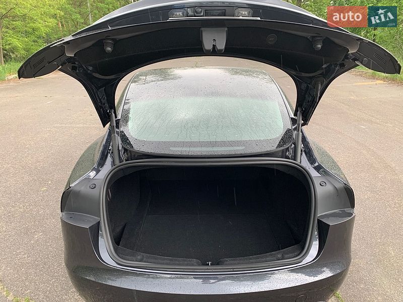 Седан Tesla Model 3 2024 в Києві