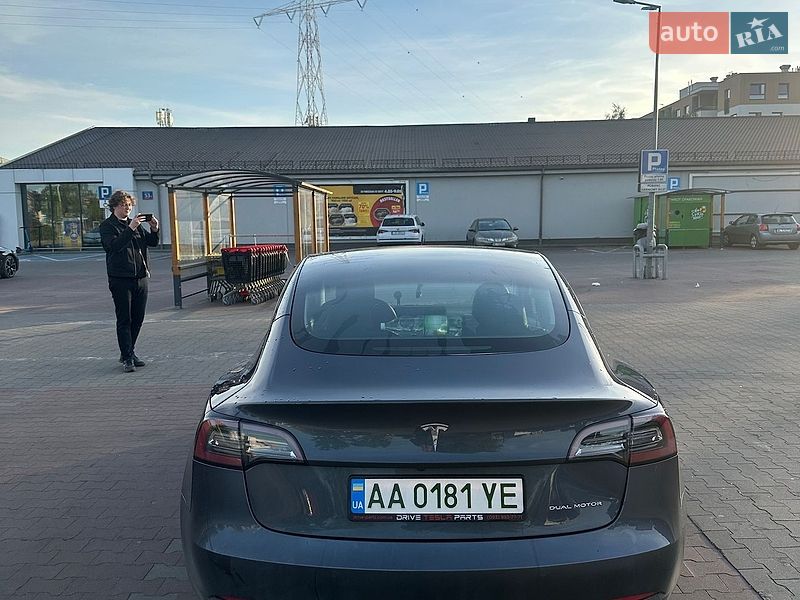 Седан Tesla Model 3 2021 в Киеве
