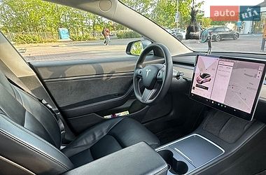 Седан Tesla Model 3 2021 в Киеве