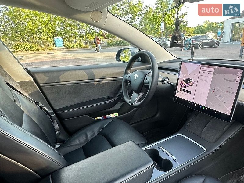 Седан Tesla Model 3 2021 в Киеве