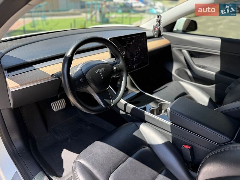 Седан Tesla Model 3 2018 в Хмельницком