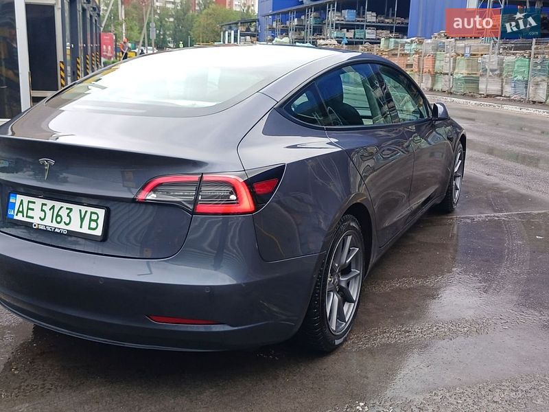 Седан Tesla Model 3 2022 в Днепре