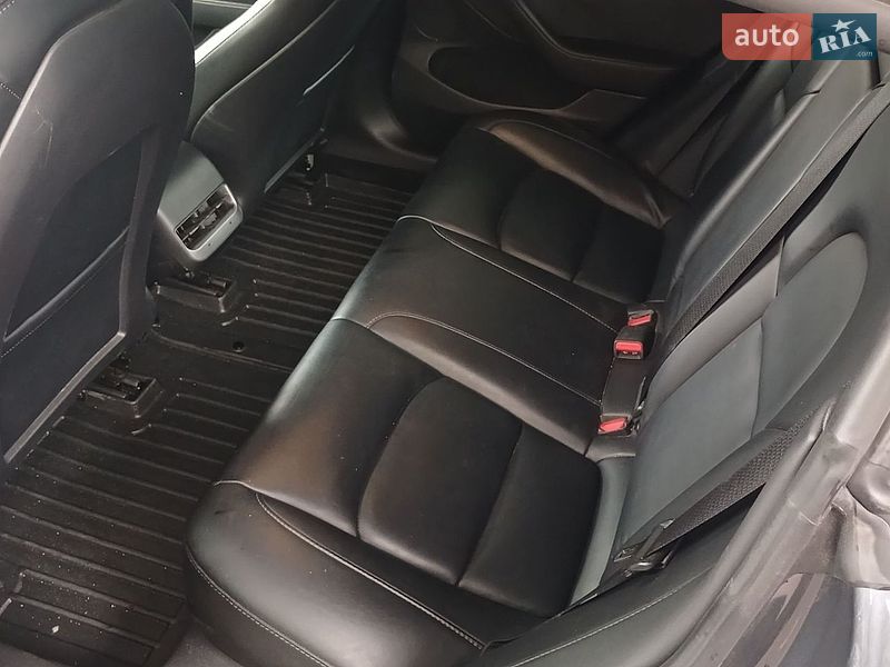 Седан Tesla Model 3 2022 в Днепре