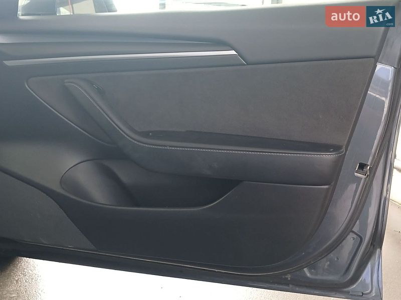 Седан Tesla Model 3 2022 в Днепре