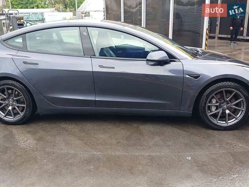 Седан Tesla Model 3 2022 в Днепре