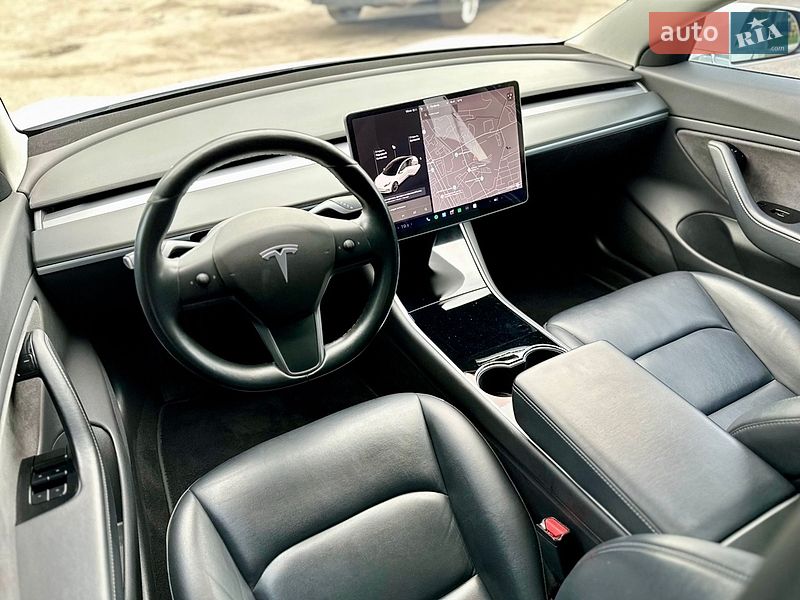 Седан Tesla Model 3 2018 в Кам'янському