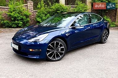 Седан Tesla Model 3 2018 в Украинке