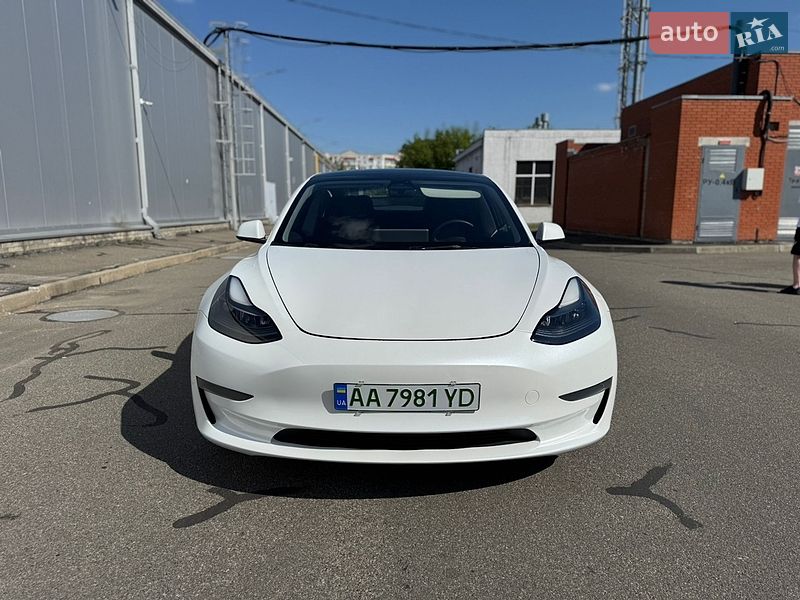 Седан Tesla Model 3 2023 в Киеве