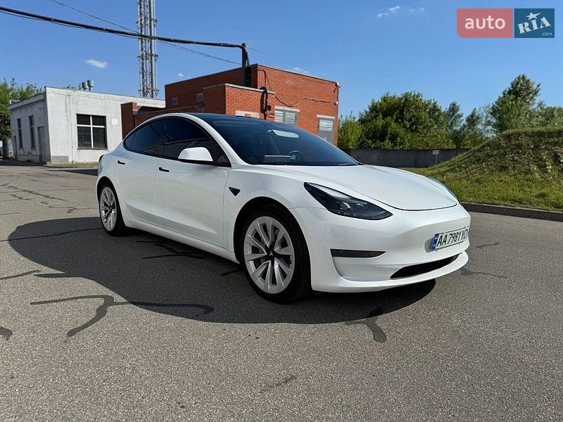 Седан Tesla Model 3 2023 в Киеве