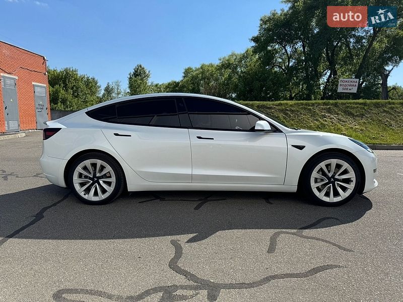 Седан Tesla Model 3 2023 в Киеве