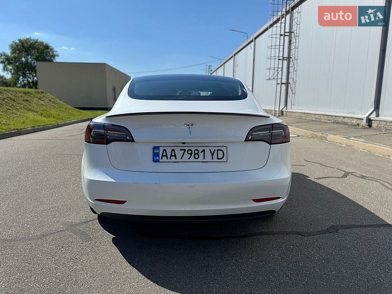 Седан Tesla Model 3 2023 в Киеве