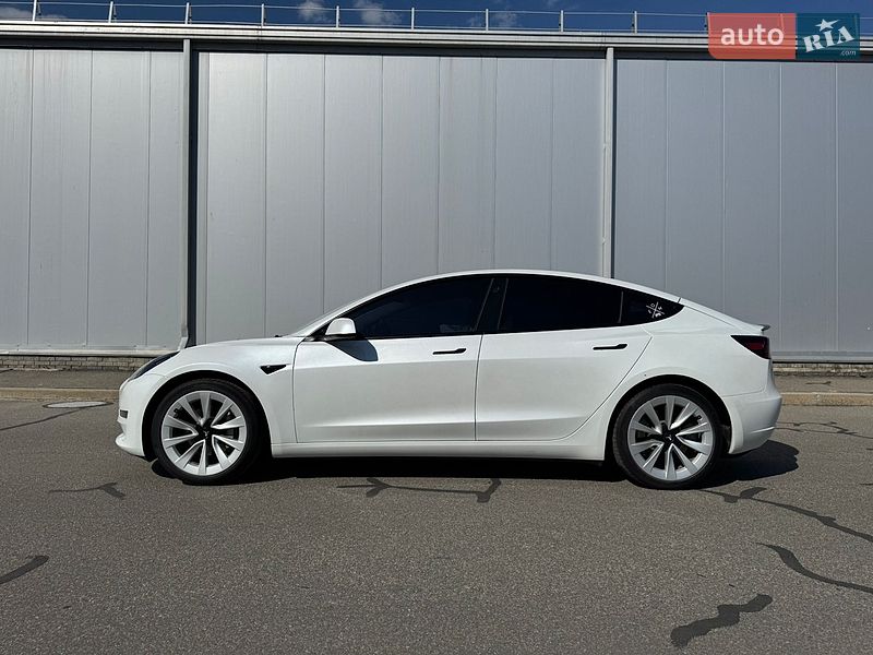 Седан Tesla Model 3 2023 в Киеве