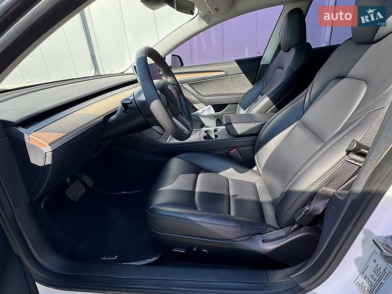 Седан Tesla Model 3 2023 в Киеве