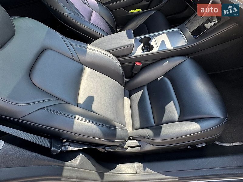 Седан Tesla Model 3 2023 в Києві