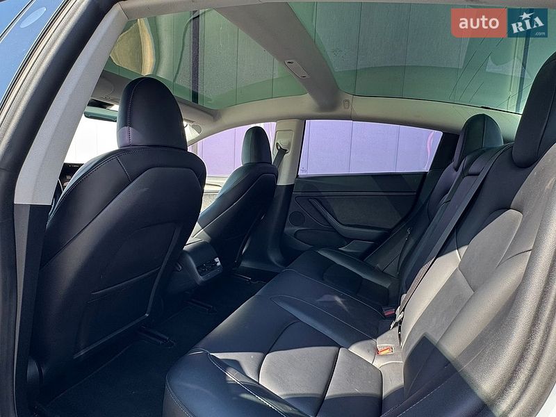 Седан Tesla Model 3 2023 в Киеве
