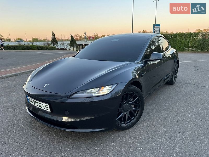 Седан Tesla Model 3 2025 в Києві