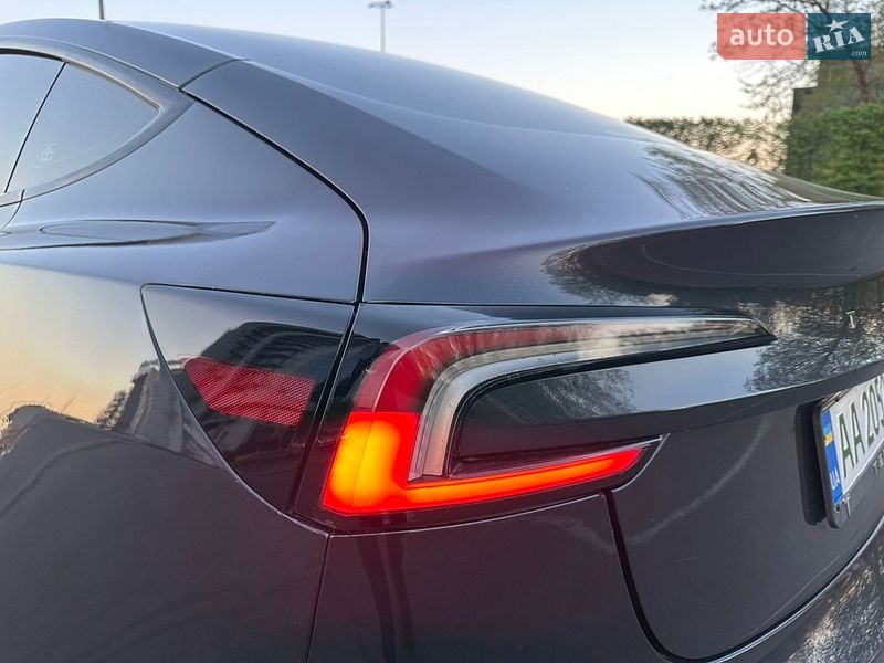 Седан Tesla Model 3 2025 в Києві