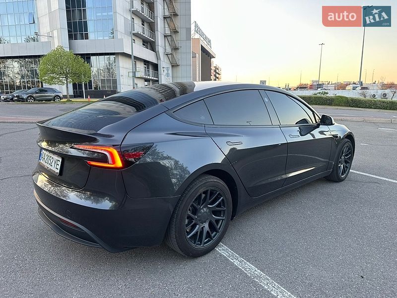 Седан Tesla Model 3 2025 в Києві