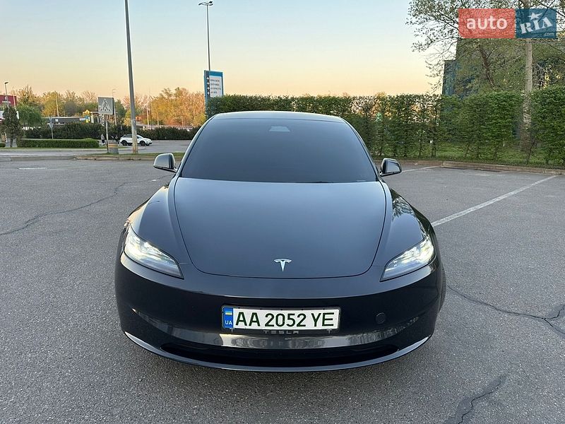 Седан Tesla Model 3 2025 в Києві