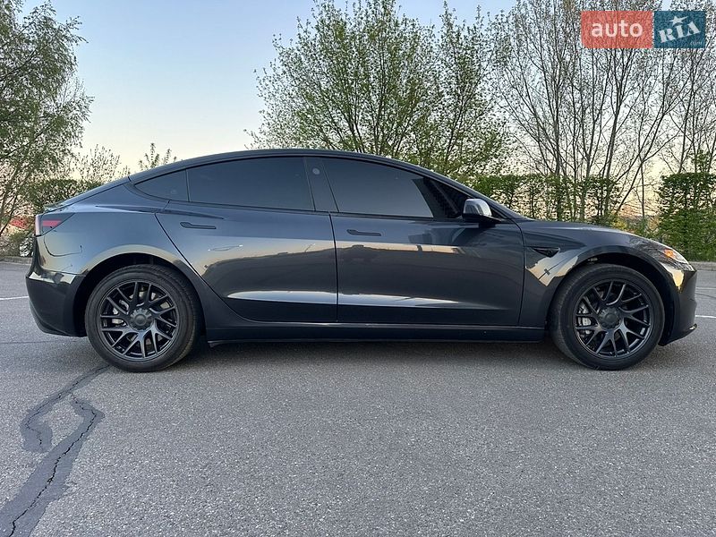 Седан Tesla Model 3 2025 в Києві
