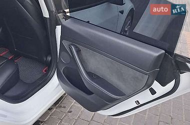 Седан Tesla Model 3 2022 в Киеве
