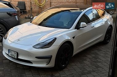 Седан Tesla Model 3 2021 в Львові