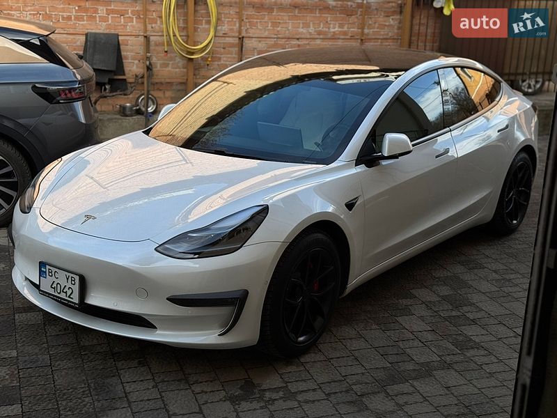 Седан Tesla Model 3 2021 в Львові