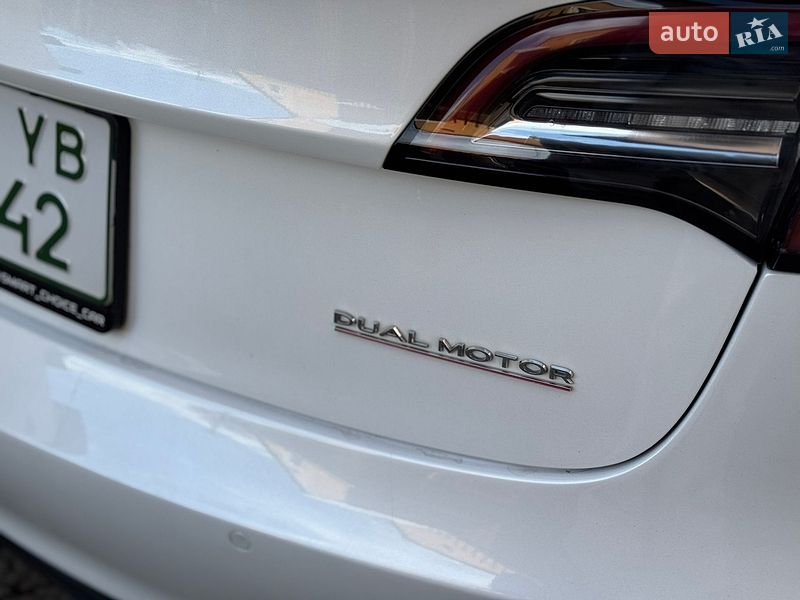 Седан Tesla Model 3 2021 в Львові