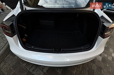 Седан Tesla Model 3 2021 в Львові