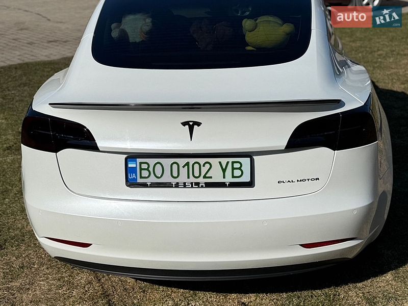 Седан Tesla Model 3 2022 в Львове