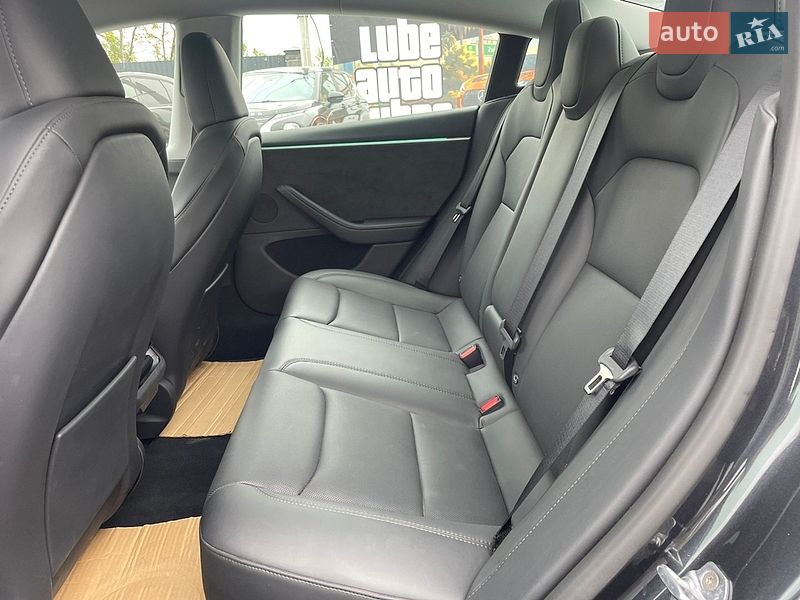 Седан Tesla Model 3 2024 в Львові