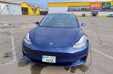 Седан Tesla Model 3 2020 в Житомирі