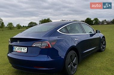 Седан Tesla Model 3 2018 в Великих Мостах
