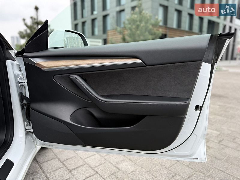 Седан Tesla Model 3 2022 в Киеве фото 32 Седан Tesla Model 3 2022 в Киеве