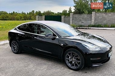 Седан Tesla Model 3 2019 в Кам'янському