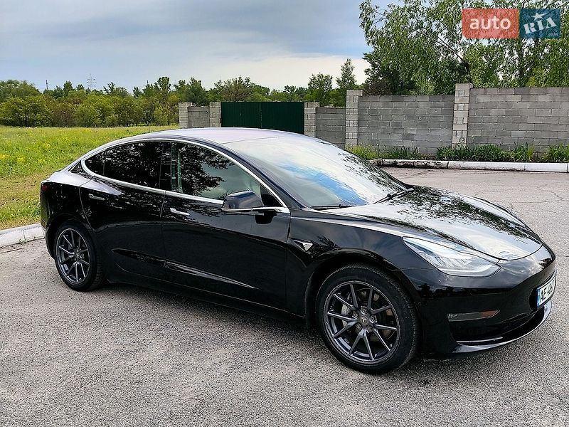 Седан Tesla Model 3 2019 в Кам'янському