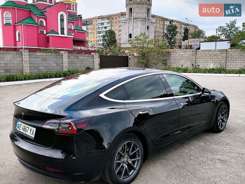 Седан Tesla Model 3 2019 в Кам'янському