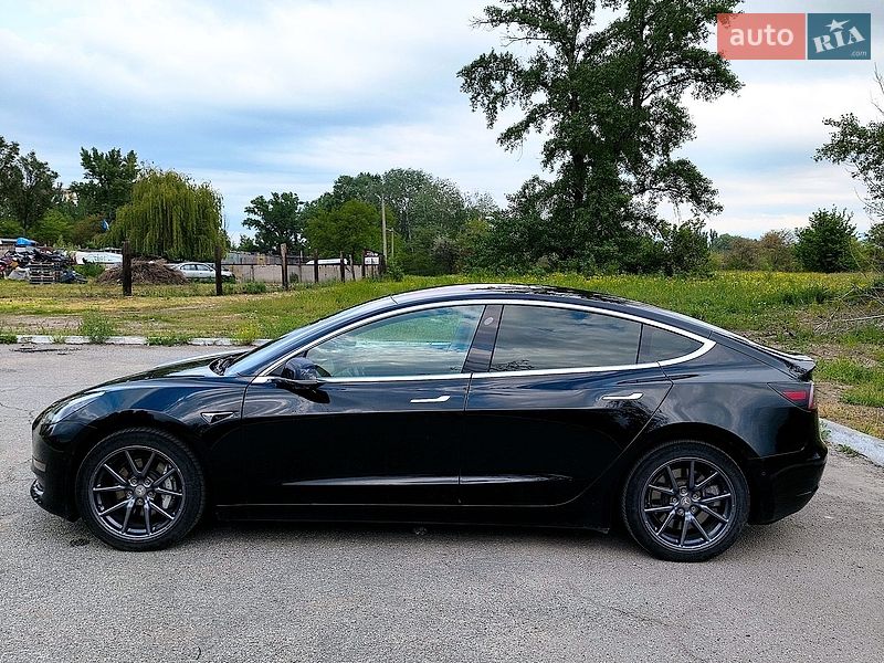 Седан Tesla Model 3 2019 в Кам'янському