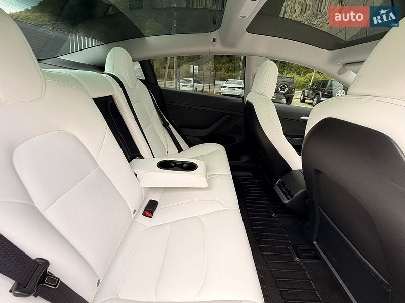 Седан Tesla Model 3 2023 в Яремчі фото 31 Седан Tesla Model 3 2023 в Яремчі
