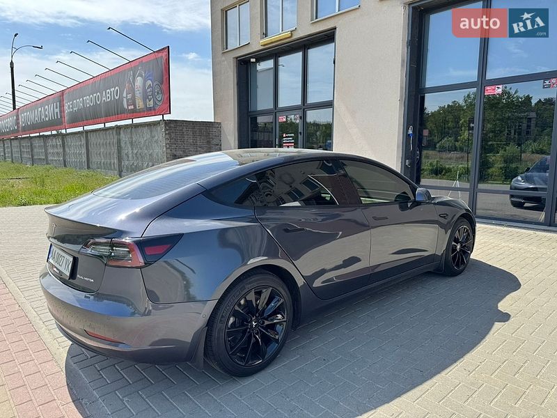 Седан Tesla Model 3 2021 в Ірпені