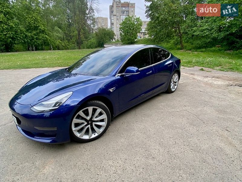 Седан Tesla Model 3 2019 в Львові