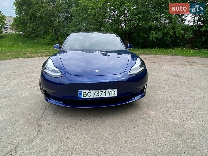 Седан Tesla Model 3 2019 в Львові