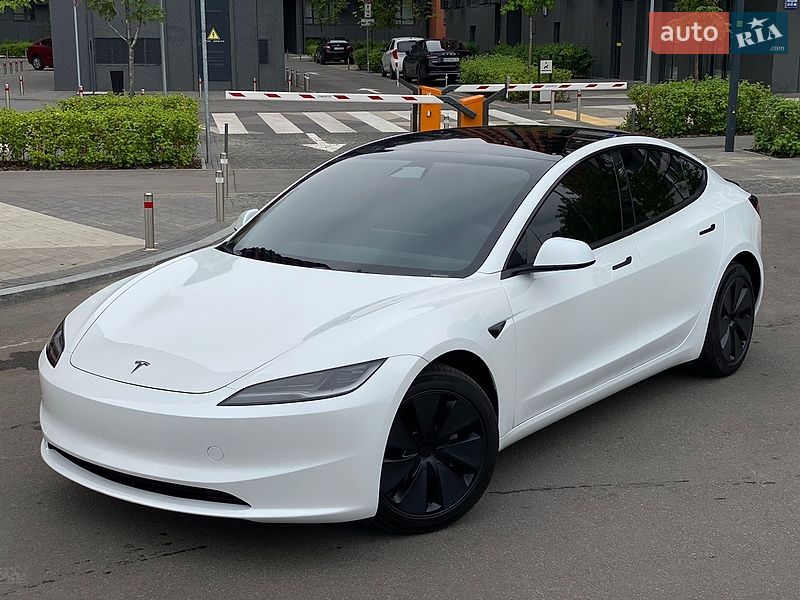 Седан Tesla Model 3 2024 в Киеве