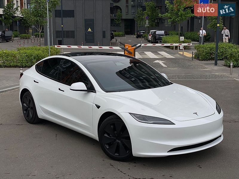 Седан Tesla Model 3 2024 в Киеве