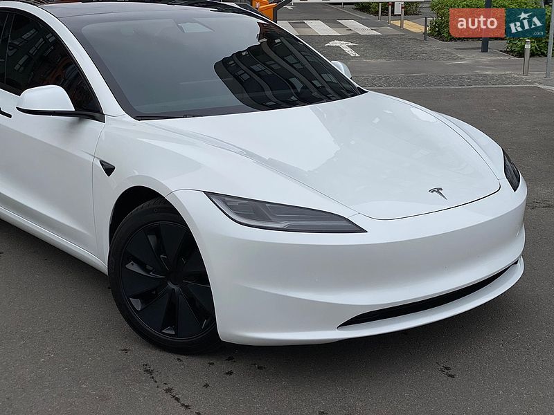 Седан Tesla Model 3 2024 в Киеве