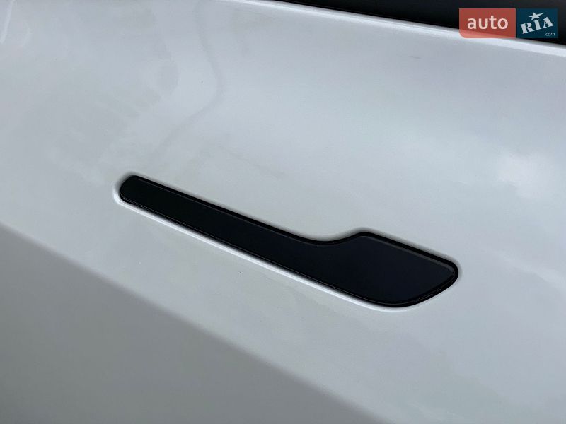 Седан Tesla Model 3 2024 в Киеве