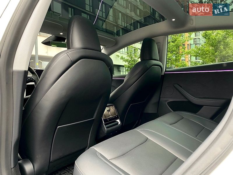 Седан Tesla Model 3 2024 в Киеве