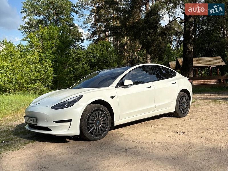 Седан Tesla Model 3 2020 в Черкассах