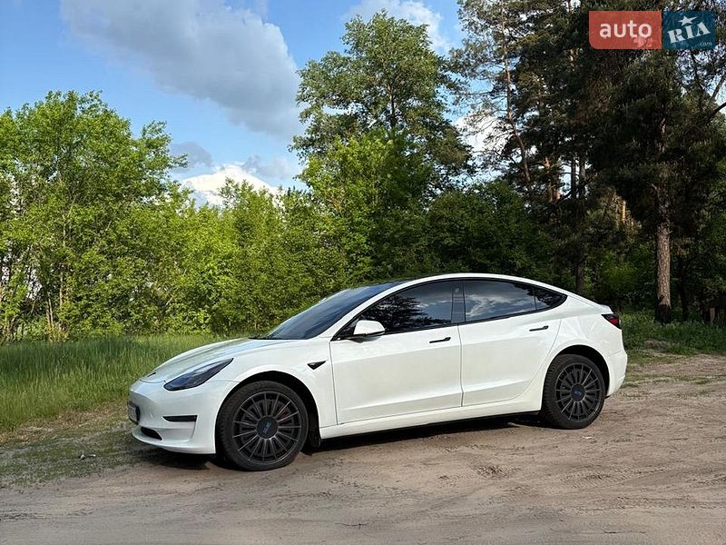 Седан Tesla Model 3 2020 в Черкасах